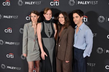 Hollywood, CA USA - 28 Mart 2025: Jen Statsky, Hannah Einbinder, Lucia Aniello, Paul W Downs PaleyFest LA Hacks 'a katıldı.