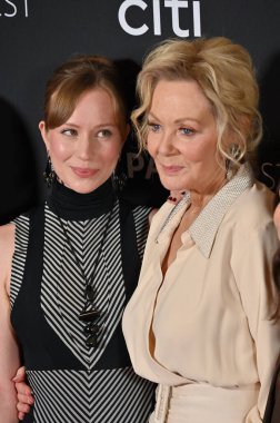Hollywood, CA USA - 28 Mart 2025: Hannah Einbinder, Jean Smart PaleyFest LA Hacks 'a katıldı.