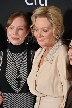 Hollywood, CA USA - 28 Mart 2025: Hannah Einbinder, Jean Smart PaleyFest LA Hacks 'a katıldı.
