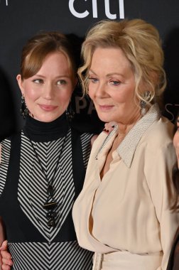 Hollywood, CA USA - 28 Mart 2025: Hannah Einbinder, Jean Smart PaleyFest LA Hacks 'a katıldı.