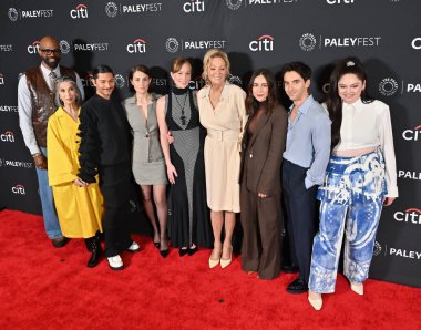 Hollywood, CA USA - 28 Mart 2025: Lucia Aniello, Megan Stalter, Mark Indelicato, Paul W Downs, Jen Statsky, Hannah Einbinder, Jean Smart, Rose Abdoo, Carl Clemons-Hopkins PaleyFest LA Hacks.