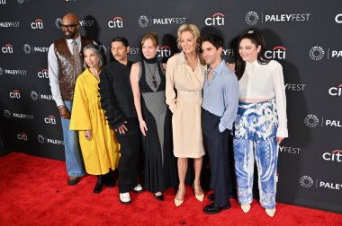Hollywood, CA USA - 28 Mart 2025: Megan Stalter, Mark Indelicato, Paul W Downs, Hannah Einbinder, Jean Smart, Rose Abdoo, Carl Clemons-Hopkins PaleyFest LA Hacks.
