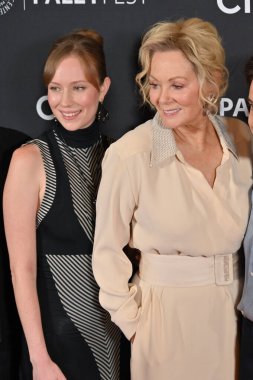 Hollywood, CA USA - 28 Mart 2025: Hannah Einbinder, Jean Smart PaleyFest LA Hacks 'a katıldı.