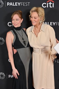 Hollywood, CA USA - 28 Mart 2025: Hannah Einbinder, Jean Smart PaleyFest LA Hacks 'a katıldı.