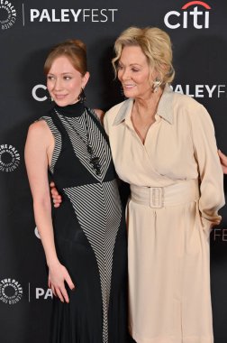 Hollywood, CA USA - 28 Mart 2025: Hannah Einbinder, Jean Smart PaleyFest LA Hacks 'a katıldı.