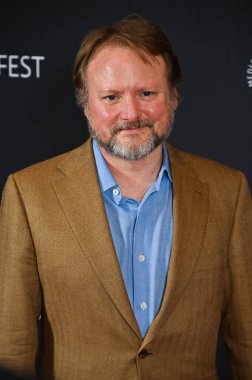 Hollywood, CA / USA - 29 Mart 2025: Rian Johnson PaleyFest LA Poker Face 'e katıldı.