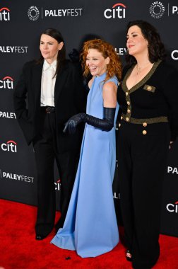 Hollywood, CA / USA - 29 Mart 2025: Clea DuVall, Natasha Lyonne, Melanie Lynskey PaleyFest LA Poker Face 'e katıldı.