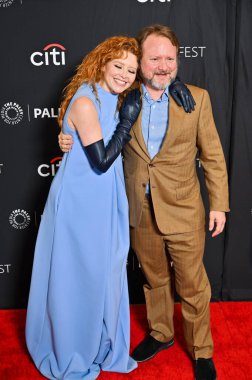 Hollywood, CA / USA - 29 Mart 2025: Natasha Lyonne, Rian Johnson PaleyFest LA Poker Face 'e katıldı.