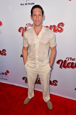 Hollywood, CA USA - 10 Nisan 2025 Darren Weiss, The Italians 'ın galasına katıldı.
