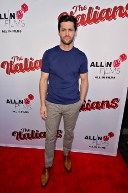 Hollywood, CA USA - 10 Nisan 2025: Matthew Daddario The Italians filminin prömiyerine katıldı