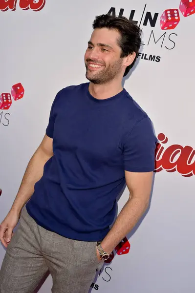 Hollywood, CA USA - 10 Nisan 2025: Matthew Daddario The Italians filminin prömiyerine katıldı