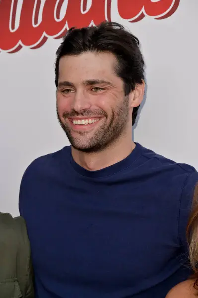Hollywood, CA USA - 10 Nisan 2025: Matthew Daddario The Italians filminin prömiyerine katıldı