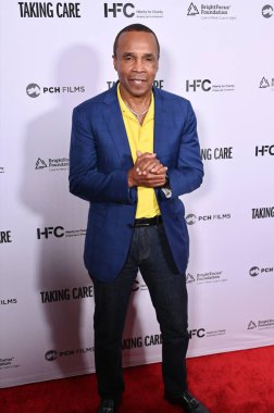 Los Angeles, CA USA - 16 Nisan 2025: Sugar Ray Leonard Take Care filminin prömiyerine katıldı