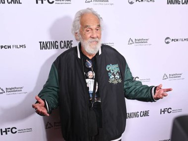 Los Angeles, CA USA - 16 Nisan 2025: Tommy Chong Take Care filminin prömiyerine katıldı