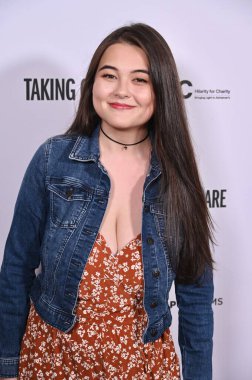 Los Angeles, CA USA - 16 Nisan 2025: Jenny Yokobori Take Care filminin prömiyerine katıldı