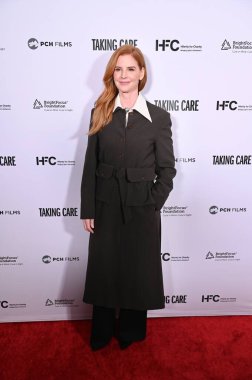 Los Angeles, CA USA - 16 Nisan 2025: Sarah Rafferty Take Care filminin prömiyerine katıldı