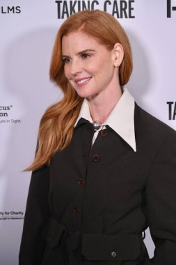 Los Angeles, CA USA - 16 Nisan 2025: Sarah Rafferty Take Care filminin prömiyerine katıldı
