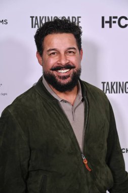 Los Angeles, CA USA - 16 Nisan 2025: Jon Huertas Take Care filminin prömiyerine katıldı