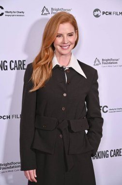 Los Angeles, CA USA - 16 Nisan 2025: Sarah Rafferty Take Care filminin prömiyerine katıldı