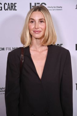 Los Angeles, CA USA - 16 Nisan 2025: Whitney Port Take Care filminin prömiyerine katıldı