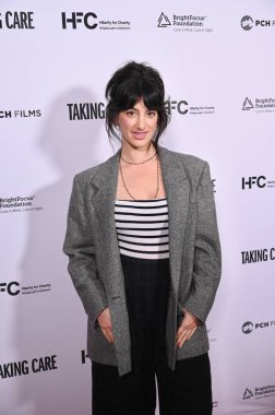 Los Angeles, CA USA - 16 Nisan 2025: Ayden Mayeri Take Care filminin prömiyerine katıldı