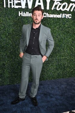 Hollywood, CA USA - 22 Nisan 2025: Evan Williams Hallmark 'ın The Way Home Sezon 3 Gösterimi ve Emmy FYC Etkinliği' ne katıldı