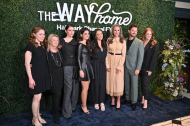 Hollywood, CA USA - 22 Nisan 2025: Sadie Laflamme-Snow, Marly Reed, Alexandra Clarke, Chyler Leigh, Andie MacDowell, Emily Longeretta, Evan Williams, Heather Conkie Hallmark 'ın The Way Home 3. Sezon ve Emmy' nin FYC etkinliklerine katıldı