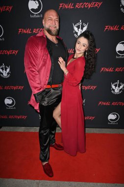 Beverly Hills, CA USA - 23 Nisan 2025: Landon Brittain, Laura Velasquez Final Recovery 'nin ilk gösterimine katıldı