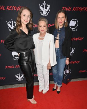 Beverly Hills, CA USA - 23 Nisan 2025: Anna Elizabeth Thompson, Charlene Tilton, Cherish Lee Final Recovery 'nin ilk gösterimine katıldı