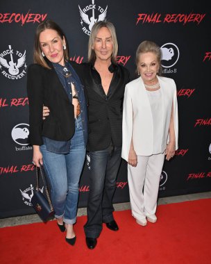 Beverly Hills, CA USA - 23 Nisan 2025: Cherish Lee, Guest, Charlene Tilton Final Recovery 'nin ilk gösterimine katıldı