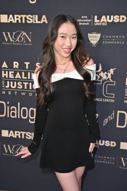 Los Angeles, CA USA - 30 Nisan 2025: Reagan Los Angeles 'ta Dans ve Diyaloglara Katılıyor