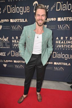 Los Angeles, CA USA - 30 Nisan 2025: Derek Hough Los Angeles 'ta Dans ve Diyaloglara Katıldı
