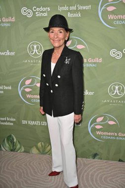 Beverly Hills, CA USA - 1 Mayıs 2025: Yargıç Judy Sheindlin Kadınlar Birliği Cedars Sinai Bahar Yemeği 'ne katıldı