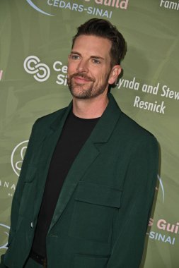 Beverly Hills, CA USA - 1 Mayıs 2025: Chris Mann Kadınlar Birliği Cedars Sina Bahar Yemeğine katıldı