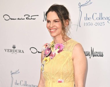 Beverly Hills, CA USA - 8 Mayıs 2025: Hilary Swank Meslektaşları Yıllık Bahar Yemeği ve Oscar de la Renta Moda Gösterisi 'ne katıldı