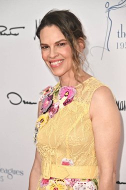 Beverly Hills, CA USA - 8 Mayıs 2025: Hilary Swank Meslektaşları Yıllık Bahar Yemeği ve Oscar de la Renta Moda Gösterisi 'ne katıldı