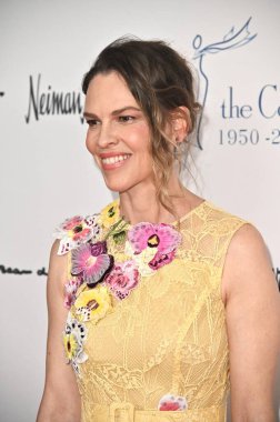 Beverly Hills, CA USA - 8 Mayıs 2025: Hilary Swank Meslektaşları Yıllık Bahar Yemeği ve Oscar de la Renta Moda Gösterisi 'ne katıldı