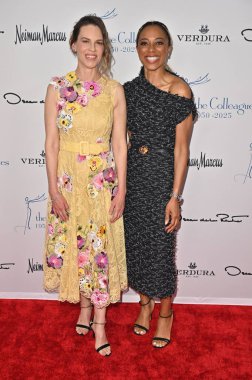 Beverly Hills, CA USA - 8 Mayıs 2025: Hilary Swank, Nischelle Turner Üniversiteler arası Yıllık Bahar Yemeği ve Oscar de la Renta Moda Gösterisine katıldı