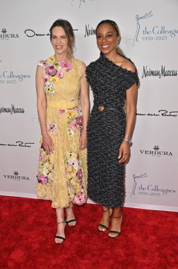Beverly Hills, CA USA - 8 Mayıs 2025: Hilary Swank, Nischelle Turner Üniversiteler arası Yıllık Bahar Yemeği ve Oscar de la Renta Moda Gösterisine katıldı