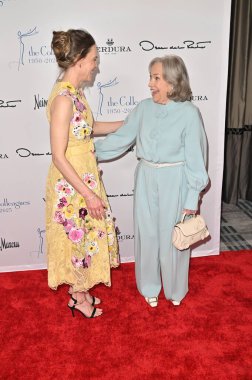 Beverly Hills, CA USA - 8 Mayıs 2025: Hilary Swank, Kathy Bates Meslektaşları Yıllık Bahar Yemeği ve Oscar de la Renta Moda Gösterisine katıldı