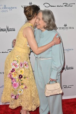 Beverly Hills, CA USA - 8 Mayıs 2025: Hilary Swank, Kathy Bates Meslektaşları Yıllık Bahar Yemeği ve Oscar de la Renta Moda Gösterisine katıldı