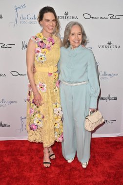 Beverly Hills, CA USA - 8 Mayıs 2025: Hilary Swank, Kathy Bates Meslektaşları Yıllık Bahar Yemeği ve Oscar de la Renta Moda Gösterisine katıldı