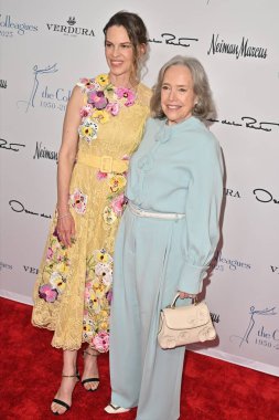 Beverly Hills, CA USA - 8 Mayıs 2025: Hilary Swank, Kathy Bates Meslektaşları Yıllık Bahar Yemeği ve Oscar de la Renta Moda Gösterisine katıldı