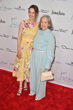 Beverly Hills, CA USA - 8 Mayıs 2025: Hilary Swank, Kathy Bates Meslektaşları Yıllık Bahar Yemeği ve Oscar de la Renta Moda Gösterisine katıldı