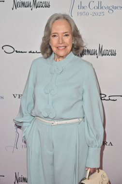 Beverly Hills, CA USA - 8 Mayıs 2025: Kathy Bates Yıllık Üniversite Bahar Yemeği ve Oscar de la Renta Moda Gösterisi 'ne katıldı