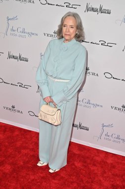 Beverly Hills, CA USA - 8 Mayıs 2025: Kathy Bates Yıllık Üniversite Bahar Yemeği ve Oscar de la Renta Moda Gösterisi 'ne katıldı