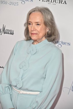 Beverly Hills, CA USA - 8 Mayıs 2025: Kathy Bates Yıllık Üniversite Bahar Yemeği ve Oscar de la Renta Moda Gösterisi 'ne katıldı