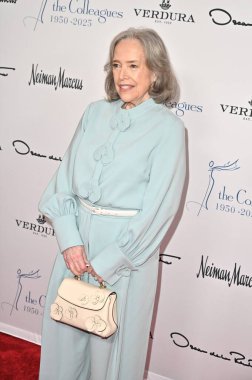 Beverly Hills, CA USA - 8 Mayıs 2025: Kathy Bates Yıllık Üniversite Bahar Yemeği ve Oscar de la Renta Moda Gösterisi 'ne katıldı
