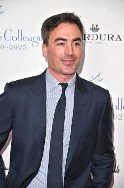 Beverly Hills, CA USA - 8 Mayıs 2025 Fernando Garcia Meslektaşları Yıllık Bahar Yemeği ve Oscar de la Renta Moda Gösterisi 'ne katıldı