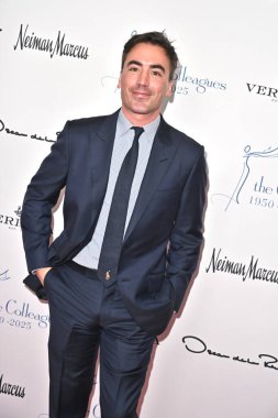 Beverly Hills, CA USA - 8 Mayıs 2025 Fernando Garcia Meslektaşları Yıllık Bahar Yemeği ve Oscar de la Renta Moda Gösterisi 'ne katıldı